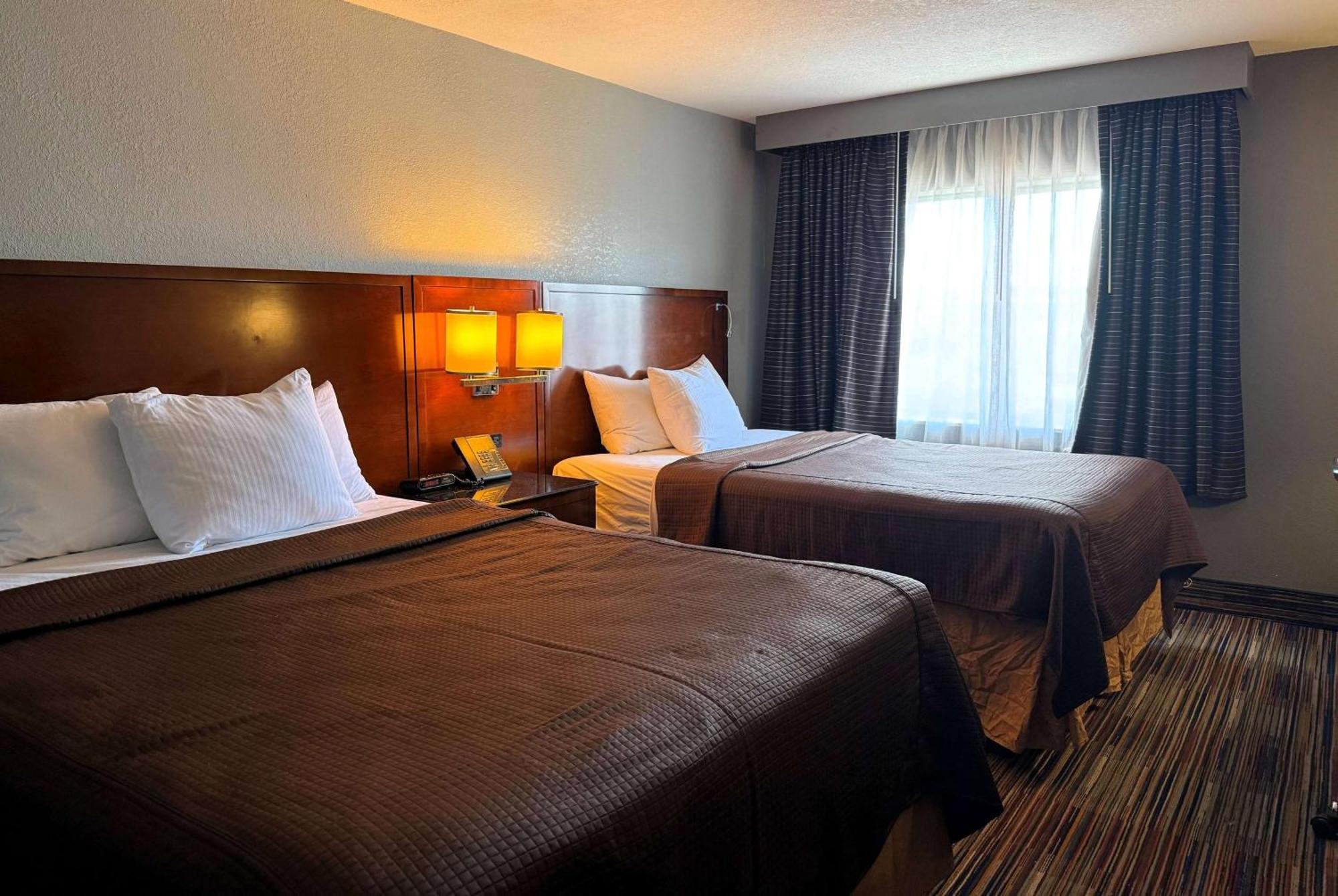 Travelodge By Wyndham Bloomington Buitenkant foto